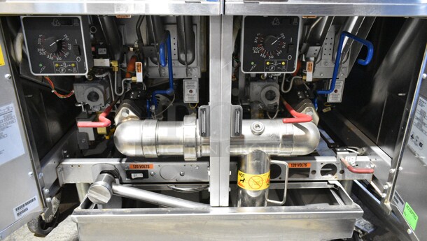 BRAND NEW SCRATCH AND DENT! Pitco Frialator SSH55 Stainless Steel Commercial Natural Gas Powered 2 Bay Deep Fat Fryer w/ 4 Metal Fry Baskets and 4 Splash Guards on Commercial Casters. 80,000 BTU.  - Image 10 of 12