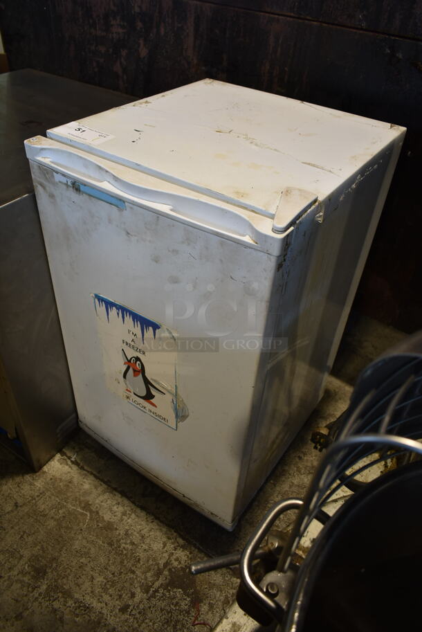 Avanti VF306 Metal Mini Cooler. 115 Volts, 1 Phase. Tested and Working! - Image 2 of 5