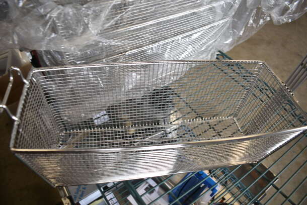 6 BRAND NEW SCRATCH AND DENT! Metal Fry Baskets. 6 Times Your Bid!  - Image 4 of 4