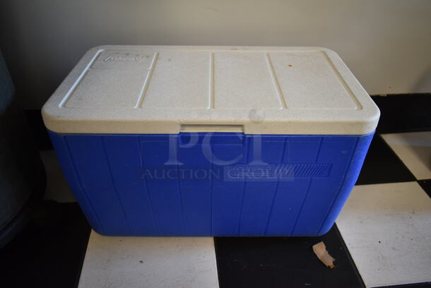ALL ONE MONEY! Lot of 2 Gray Trash Cans, Blue and White Portable Cooler and Stepstool. Does Not Include Fire Extinguisher. (kitchen) - Image 8 of 9