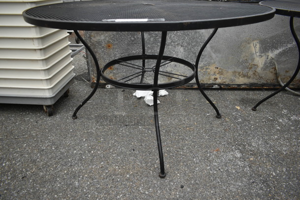 Black Metal Mesh Round Patio Table. - Image 3 of 3