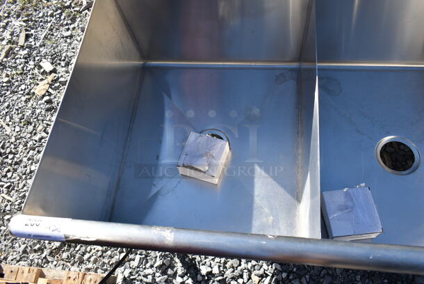BRAND NEW SCRATCH AND DENT! Stainless Steel Commercial 3 Bay Sink. Bays 20.5x24 - Image 4 of 5