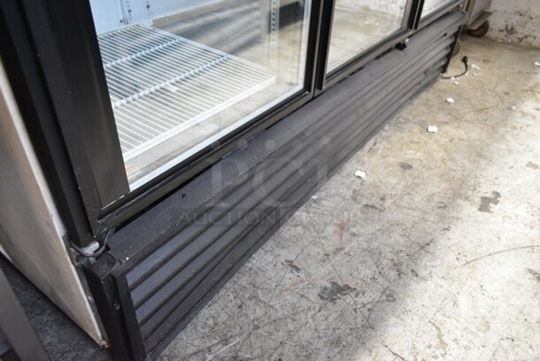 True GDM-72 Metal Commercial 3 Door Reach In Cooler Merchandiser w/ Poly Coated Racks. 115 Volts, 1 Phase. Tested and Powers On But Does Not Get Cold - Image 2 of 7
