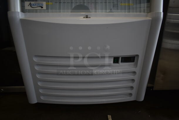 BRAND NEW SCRATCH AND DENT! Avantco 193MAC26HCW Metal Commercial Floor Style Grab N Go Open Merchandiser w/ Metal Shelves. 110-120 Volts, 1 Phase. Tested and Working! - Image 3 of 6