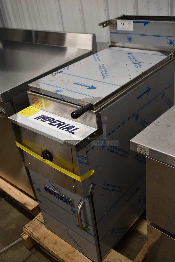 BRAND NEW SCRATCH AND DENT! Imperial IRT-14-G-BM Stainless Steel Commercial Natural Gas Powered Rethermalizer w/ Commercial Casters. 105,000 BTU.  - Image 5 of 5