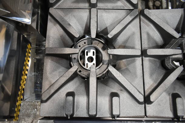 BRAND NEW SCRATCH AND DENT! 2024 Garland UTOGP4-4 Stainless Steel Commercial Countertop Liquid Propane Heavy-Duty 4 Burner Countertop 24" Range. One Grate Missing. - Image 5 of 11