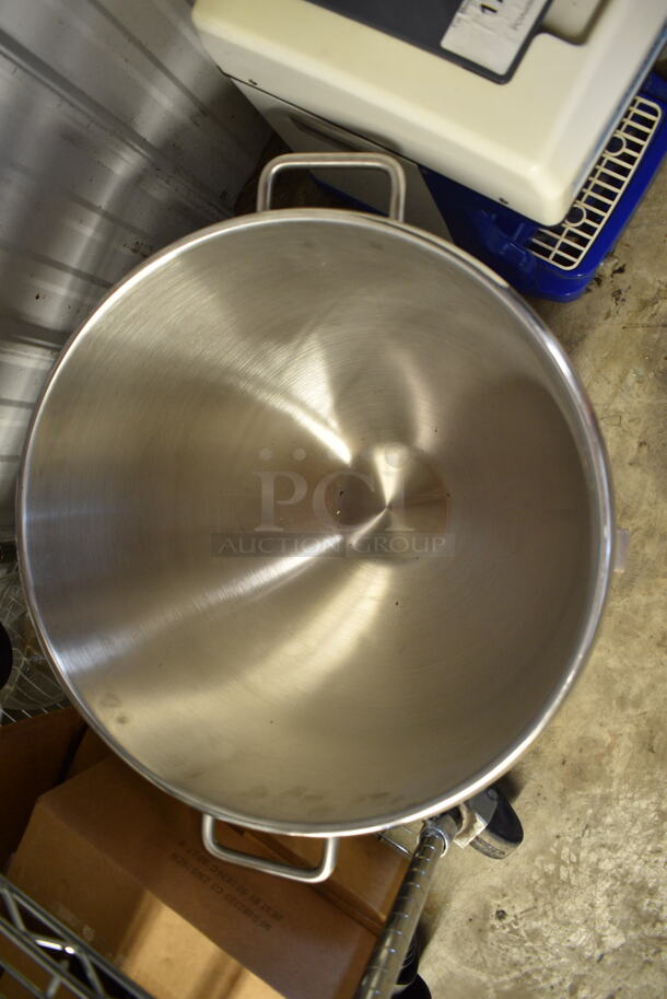 BRAND NEW SCRATCH AND DENT! Stainless Steel Mixing Bowl.  - Image 3 of 10