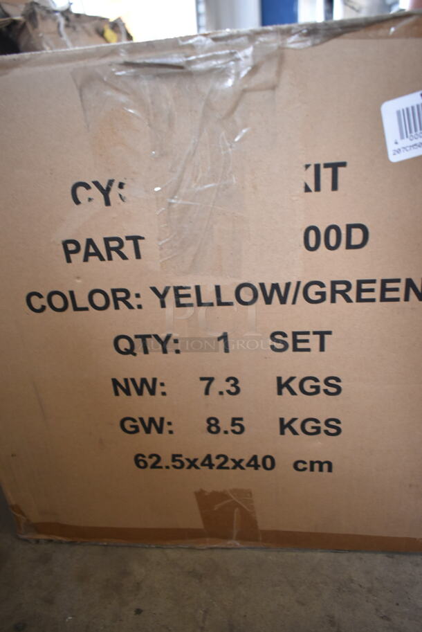 IN ORIGINAL BOX! Bissell Commercial CM500D-GRN CycloMop Spin Mop Bucket System.  - Image 3 of 3