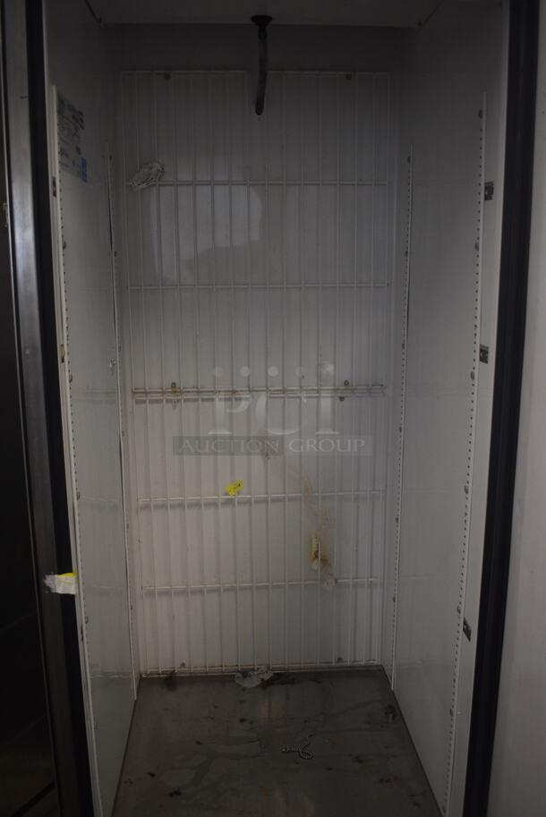 2013 True T-23F 1 Door Stainless Steel Reach in Freezer on Commercial Casters. 115 Volt, 1 Phase. Tested and Working! - Image 4 of 7