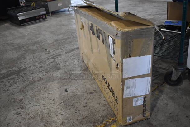 IN ORIGINAL BOX! Hurtle HURES36 Foldable Electric Scooter. Stock Picture Used For Gallery - Image 4 of 4