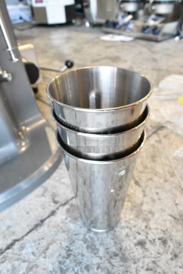 BRAND NEW SCRATCH AND DENT! Hamilton Beach HMD400R Metal Commercial Countertop Triple Spindle Drink Mixer. 120 Volts, 1 Phase. Tested and Working! - Image 10 of 10