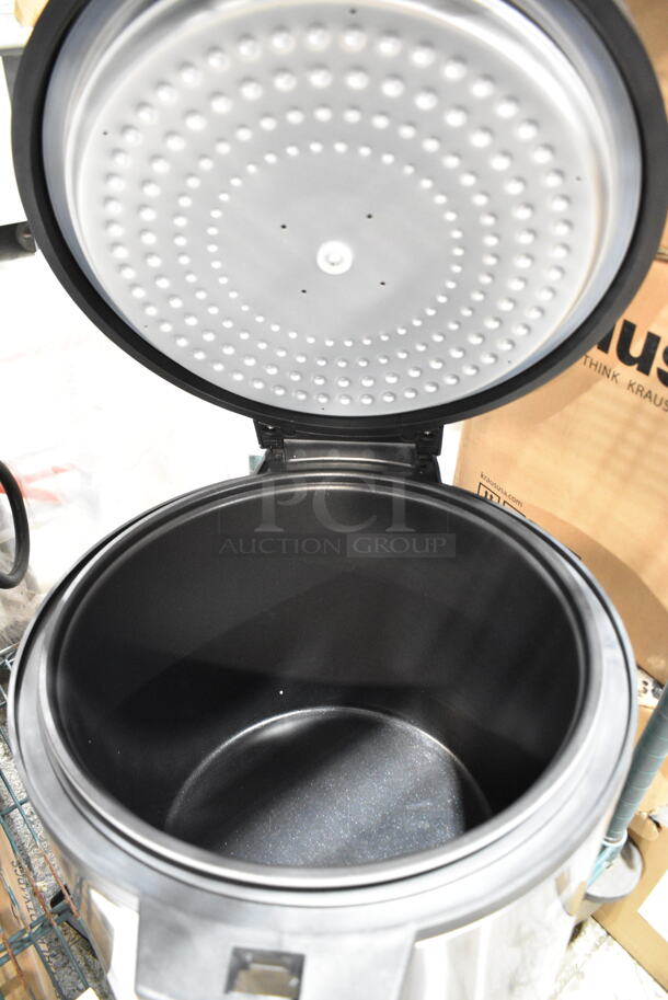 BRAND NEW SCRATCH AND DENT! 2023 Avantco 177RW90 Stainless Steel 92 Cup Electric Rice Warmer. 120 Volts, 1 Phase. Tested and Working! - Image 3 of 5