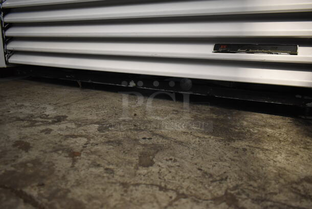 True GDM-41 Metal Commercial 2 Door Reach In Cooler Merchandiser w/ Poly Coated Racks. 115 Volts, 1 Phase. Tested and Powers On But Does Not Get Cold - Image 5 of 9