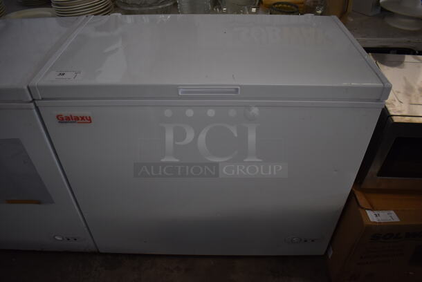 Galaxy 177CF7 Metal Chest Freezer. 115 Volts, 1 Phase. 38x22x33.5. Tested and Powers On But Temps at 52 Degrees - Image 4 of 6