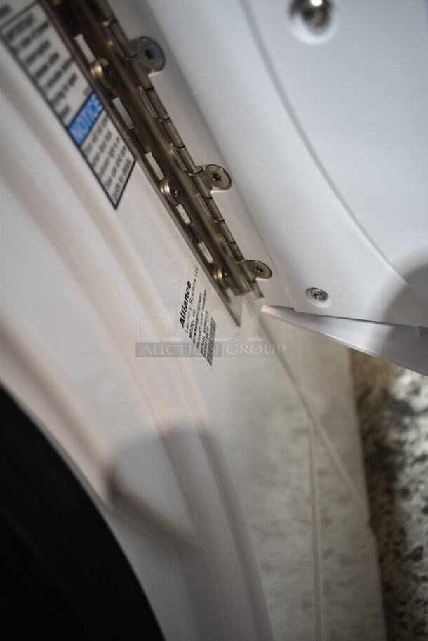 BRAND NEW SCRATCH AND DENT! Speed Queen Quantum Gold Pro FV6000WN 3.42 cu. ft. 27" Front Load Commercial Washer with Rear Control - Coin Operated - Image 8 of 8