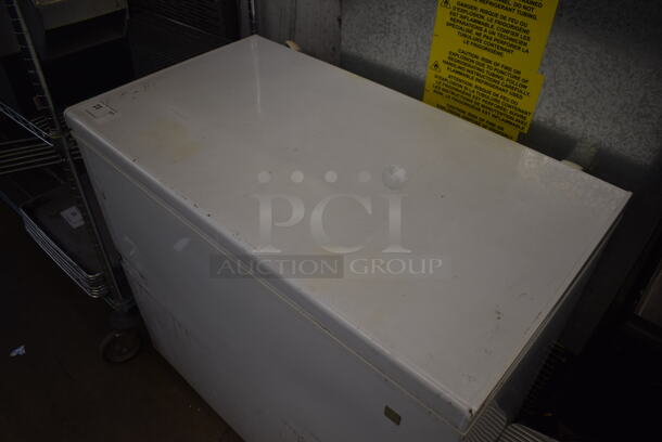 GE FCM7SUBWW Metal Commercial Chest Freezer. 115 Volts, 1 Phase. 37x23x33. Tested and Working! - Image 3 of 8