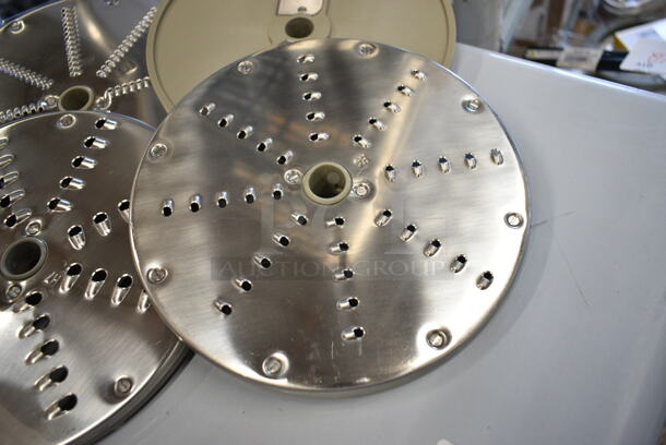 5 BRAND NEW SCRATCH AND DENT! Items for Food Processor Including H4 Grater Blade, H7 Grater Blade, H3 Grater Blade, S Blade, White Poly Pusher. 5 Times Your Bid!  - Image 3 of 10