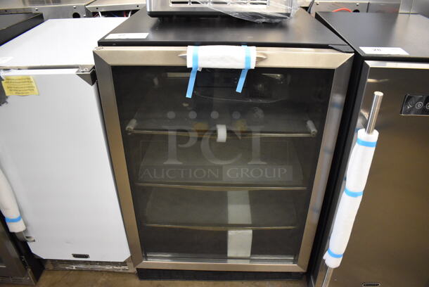 BRAND NEW SCRATCH AND DENT! Silhouette DBC514BLS Stainless Steel Mini Single Door Reach In Wine Chiller Cooler Merchandiser. 115 Volts, 1 Phase. 24x24x35. Tested and Working!