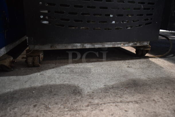 Frigoglass MC300-V2L Metal Commercial Single Door Reach In Cooler Merchandiser w/ Poly Coated Racks on Commercial Casters. 115 Volts, 1 Phase. Tested and Working! - Image 3 of 4