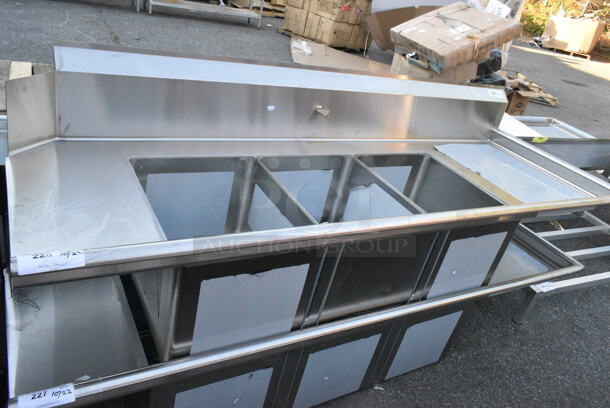 BRAND NEW SCRATCH AND DENT! Regency 600DDTS384RT 16-Gauge 7' Soiled / Dirty Dish Table with 3-Compartment Sink - 16" x 20" x 14" Bowls - Right Drainboard. No Legs.  - Image 2 of 8