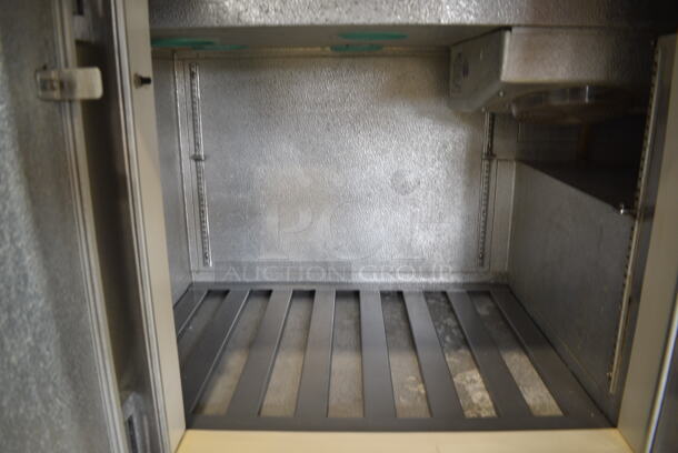 Norlake ZF122SAS/0-0DO Stainless Steel Commercial Cooler w/ Topping Rail and 16 Drop Ins on Commercial Casters. 115 Volts, 1 Phase. Tested and Working! - Image 7 of 8