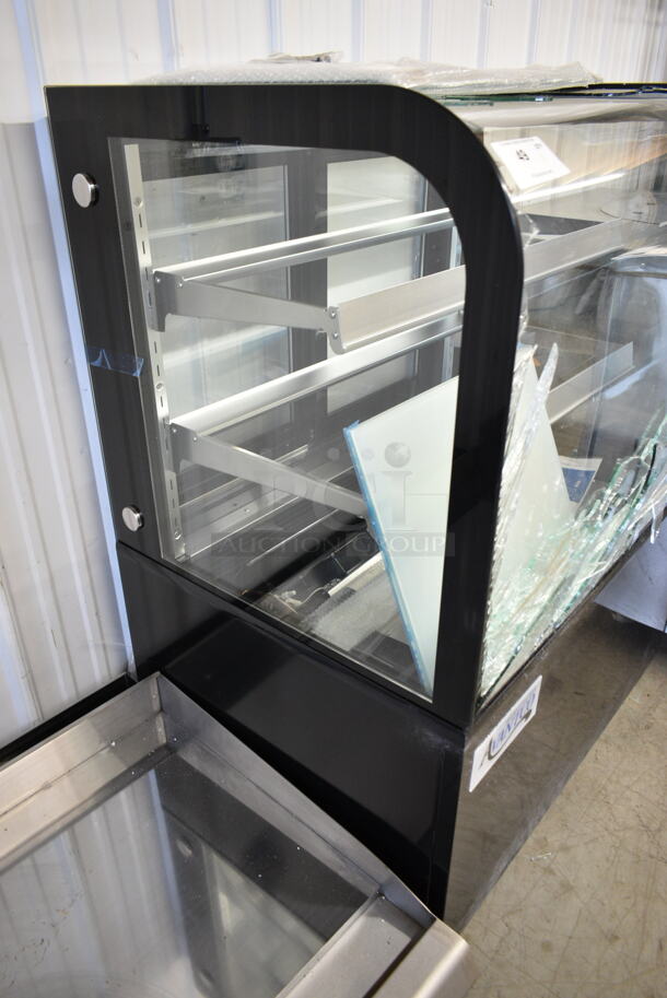 BRAND NEW SCRATCH AND DENT! Avantco Metal Commercial Floor Style Deli Display Case Merchandiser. See Pictures for Broken Glass. Tested and Working! - Image 4 of 5