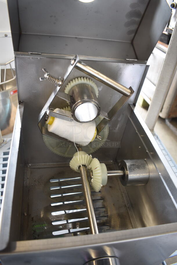 BRAND NEW SCRATCH AND DENT! Backyard Pro Butcher Series BMSTM 18 1/2" x 11 3/8" x 13 3/8" Manual Sausage Tying Machine - Image 6 of 8
