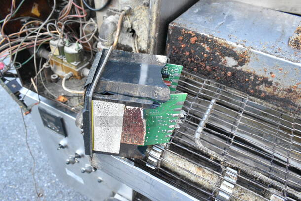 2 Blodgett MG-32 Stainless Steel Commercial Natural Gas Powered Conveyor Pizza Ovens. 150,000 BTU. 2 Times Your Bid.  - Image 5 of 12