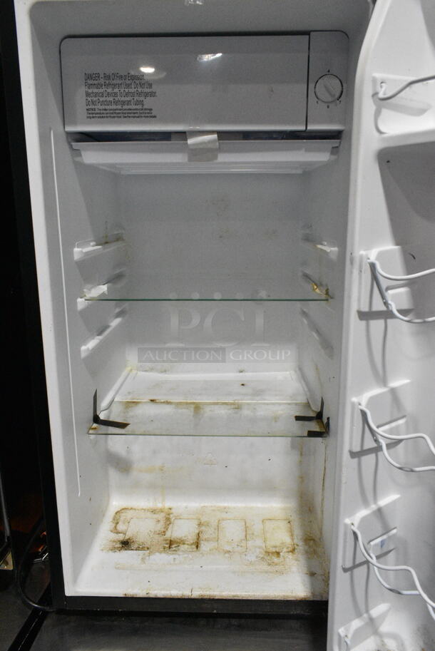 Galanz GLR33MBKE23 Mini Cooler. 115 Volts, 1 Phase. Cannot Test Due To Missing Power Cord - Image 3 of 6