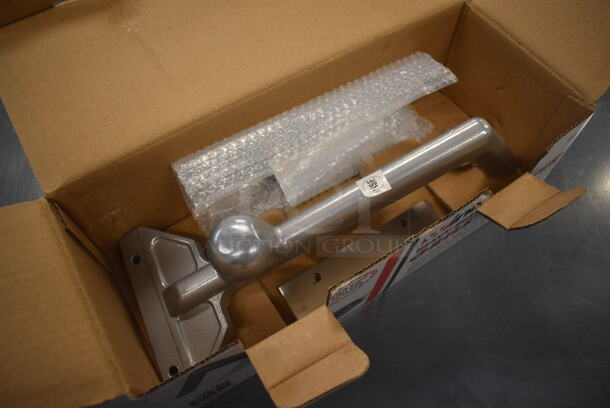 BRAND NEW IN BOX! Winco Metal Grill Scraper. 14x6x4.5 - Image 1 of 5