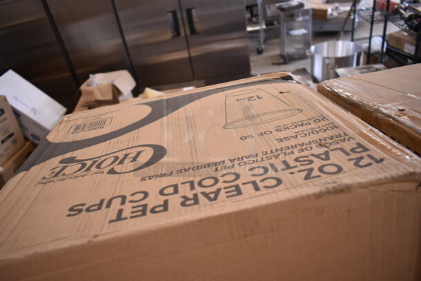 PALLET LOT of 25 BRAND NEW Boxes Including 500TO10103C3 Choice 10" x 10" x 3" Microwaveable 3-Compartment Black / Clear Plastic Hinged Container - 100/Case, 433BR141016C Choice 14" x 10" x 15 3/4" Natural Kraft Paper Customizable Shopping Bag with Handles - 200/Case, 795PTOKFT4 Choice Kraft Microwavable Folded Paper #4 Take-Out Container 7 7/8" x 5 1/2" x 3 1/2" - 160/Case, 4 Box 70204 Duro Husky Dubl Life 4 lb. Heavy Duty Brown Bag - 400/Bundle, 966TALLFLDN Choice Kraft Natural Tall-Fold 6" x 13" Dispenser Napkin - 8000/Case, 130HBKCUTTW Visions Individually Wrapped Black Heavy Weight Plastic Teaspoon - 1000/Case, 147RP10WH99 Visions Round Plates, 612LOB225LBC Choice 2.25 lb. Oblong Foil Take-Out Container with Board Lid - 250/Case, 394365L Noble Products Powder-Free Disposable Clear Vinyl Gloves for Foodservice - Large - 1000/Case, 600WS1548HD Regency 16 Gauge Stainless Steel 15" x 48" Heavy-Duty Solid Wall Shelf, 500CC9 Choice 9 oz. Clear PET Customizable Plastic Squat Cold Cup - 1000/Case, 21435CLRHPAM Cambro 35CLRHP150 H-Pan™ 1/3 Size Amber High Heat Plastic Colander Pan - 5" Deep, 500CC12 Choice Clear PET Customizable Plastic Cold Cup - 12 oz. - 1000/Case. 25 Times Your Bid! - Image 10 of 10