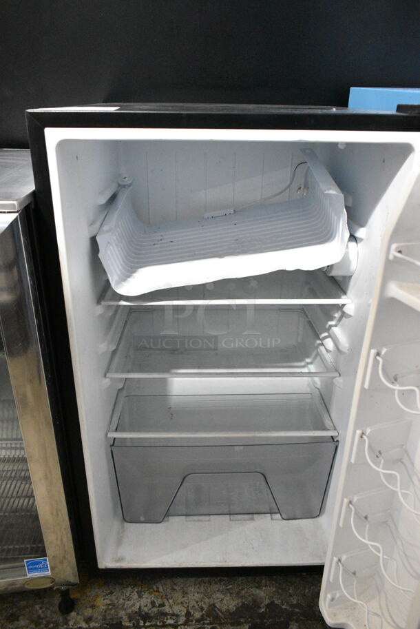 Galanz GL43S5 Mini Cooler. 115 Volts, 1 Phase. Tested and Working! - Image 3 of 5