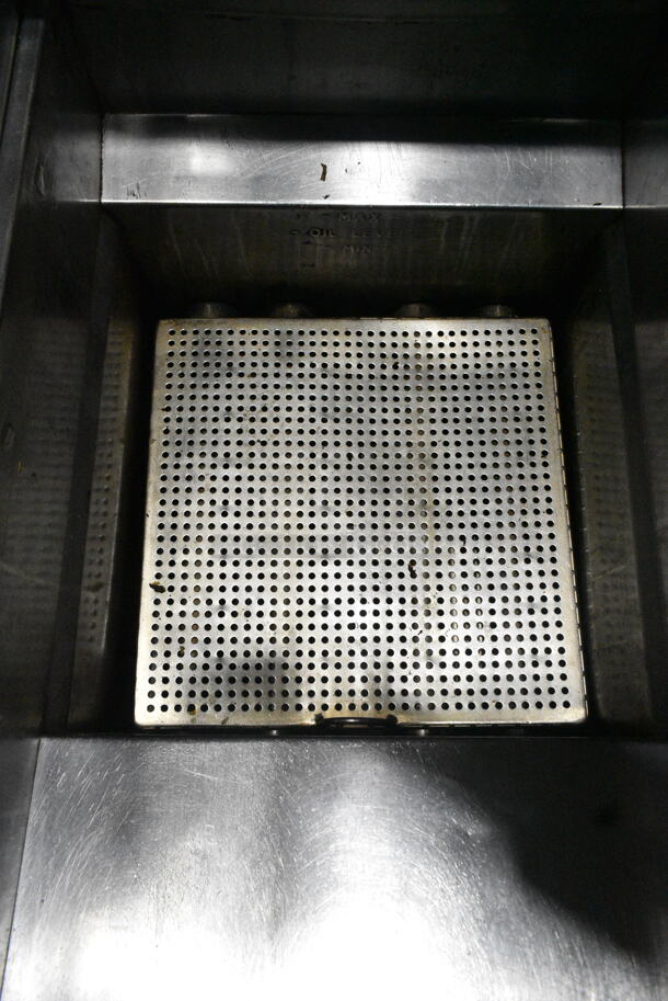 2016 Pitco Frialator SG14 Stainless Steel Commercial Floor Style Natural Gas Powered Deep Fat Fryer on Commercial Casters. 110,000 BTU.  - Image 4 of 6