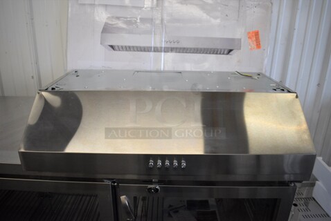 BRAND NEW IN BOX! Vissani QR272S Stainless Steel Under Cabinet Range Hood. 120 Volts, 1 Phase. 30x19x6