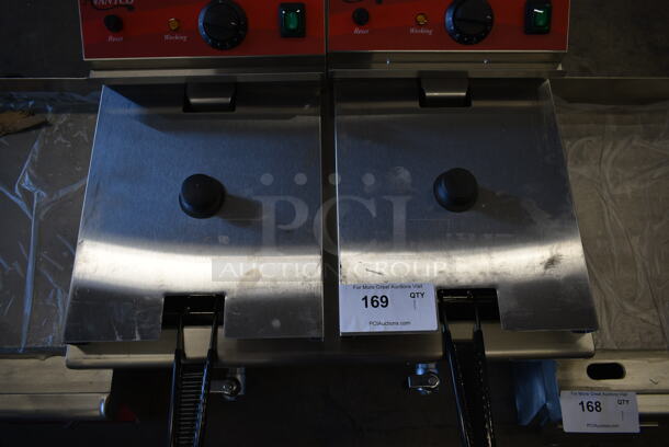 BRAND NEW SCRATCH AND DENT! Avantco 177F202 Stainless Steel Commercial Countertop Electric Powered 2 Bay Deep Fat Fryer w/ 2 Lids and 2 Fry Baskets. 208/240 Volts, 1 Phase. - Image 4 of 9