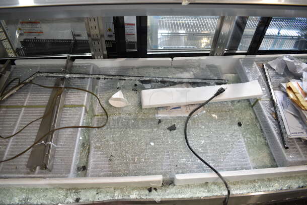 BRAND NEW SCRATCH AND DENT! 2024 Avantco 178DLC82HCS Stainless Steel Commercial Floor Style Curved Glass Refrigerated Deli Case Merchandiser. See Pictures For Broken Glass. 115 Volts, 1 Phase. Cannot Test Due To Cut Power Cord - Image 4 of 6