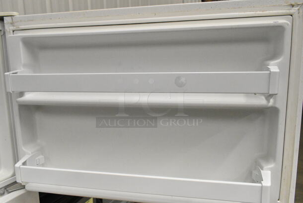 Maytag M1TXEGMYW01 Metal Cooler w/ Freezer. 115 Volts, 1 Phase. Tested and Working! - Image 3 of 6