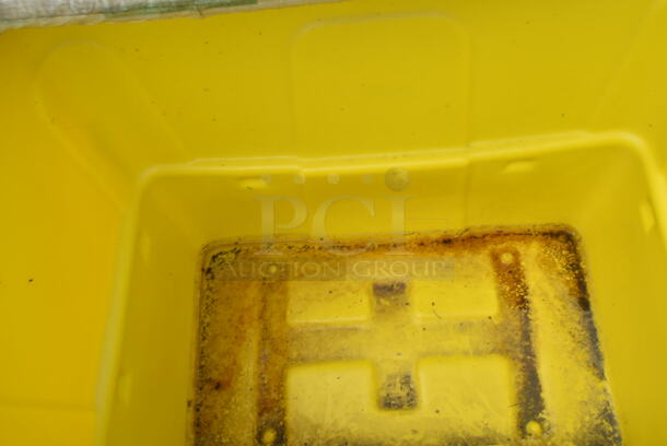 BRAND NEW SCRATCH AND DENT! Lavex 475CT12100YW 16 Cubic Foot Yellow Leakproof Cube Truck (1000 lb. Capacity) - Image 4 of 5