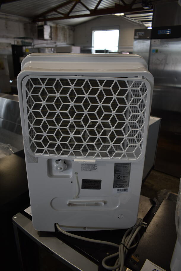 BRAND NEW SCRATCH AND DENT! Insignia NS-DH35WH1 35-Pint Dehumidifier. 115 Volts, 1 Phase. Tested and Working! - Image 4 of 5