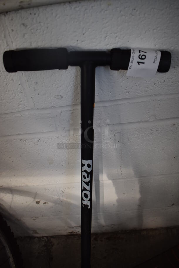 Razor Scooter. 11x26x34 - Image 3 of 4