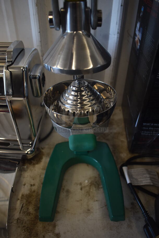 BRAND NEW SCRATCH AND DENT! Garde XL MCJ2 Manual Commercial Citrus Juicer Tested and Working! - Image 4 of 4
