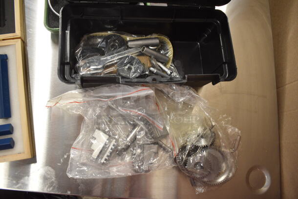 BRAND NEW SCRATCH AND DENT! Vevor CJ18A Metal Countertop Variable Speed Mini Lathe. 110 Volts, 1 Phase.  - Image 9 of 11