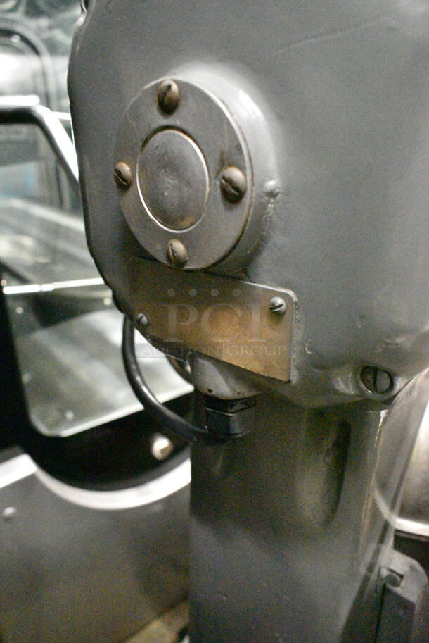 Hobart Metal Commercial Countertop 20 Quart Planetary Dough Mixer w/ Stainless Steel Mixing Bowl, Bowl Guard and Whisk Attachment. Tested and Working! - Image 11 of 12