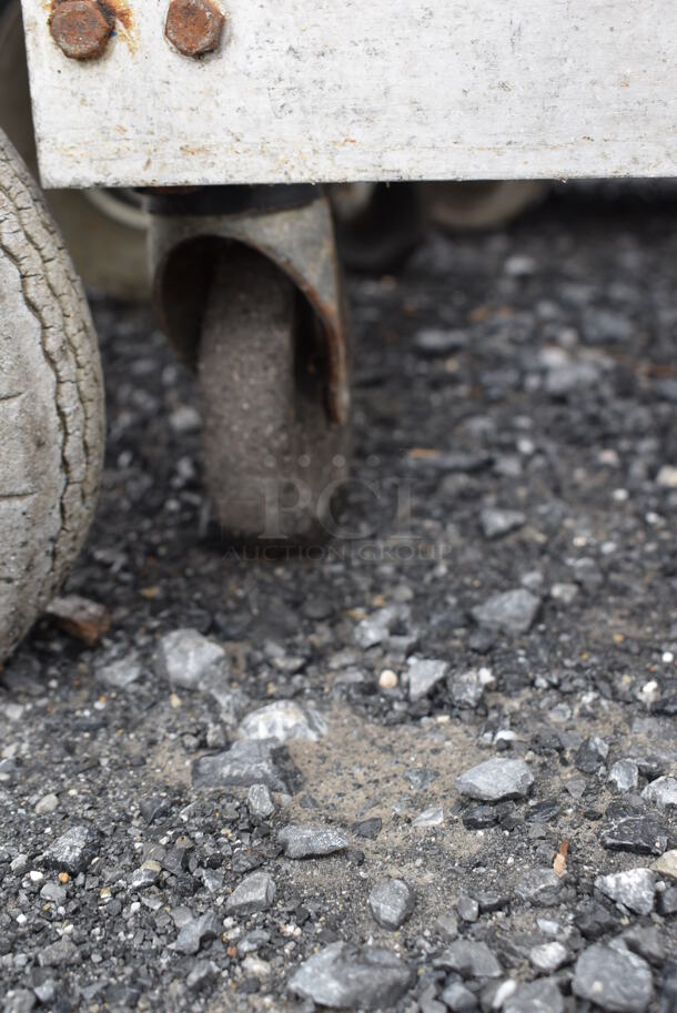 Metal Commercial Pan Transport Rack on Commercial Casters. 22.5x26x65 - Image 5 of 5