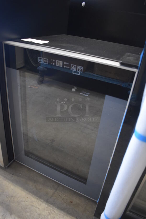 BRAND NEW SCRATCH AND DENT! Avanti WC24T2P Metal Commercial Wine Chiller Merchandiser. 115 Volts, 1 Phase. 19.5x18.5x25.5. Tested and Working! - Image 3 of 5