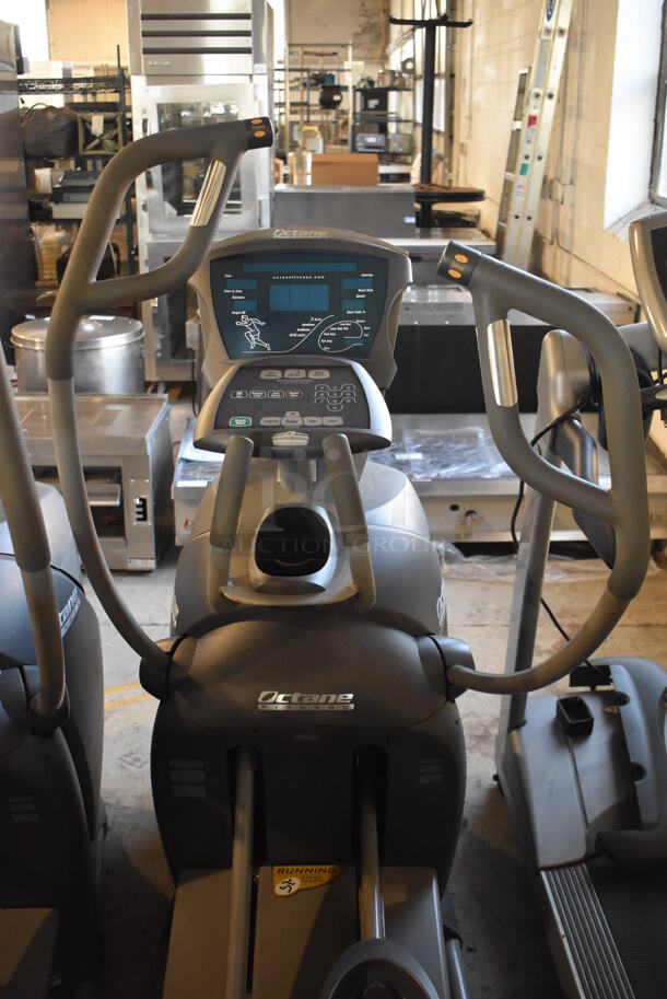 Octane Fitness Pro 3700 Metal Commercial Elliptical Machine. 30x77x64. Tested and Working! - Image 5 of 7
