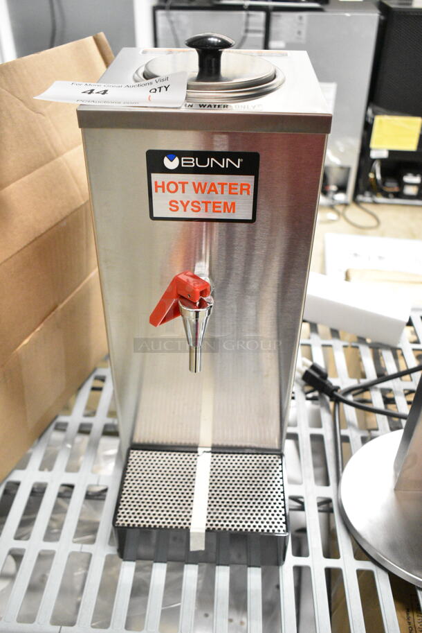 BRAND NEW SCRATCH AND DENT! 2023 Bunn OHW Stainless Steel Commercial 02550.0003 80 oz. Pourover Hot Water Machine. 120 Volts, 1 Phase.  - Image 3 of 8