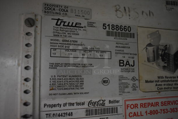 True GDM-37EM Metal Commercial 2 Door Reach In Cooler Merchandiser w/ Poly Coated Racks. 115 Volts, 1 Phase. Tested and Working! - Image 11 of 11