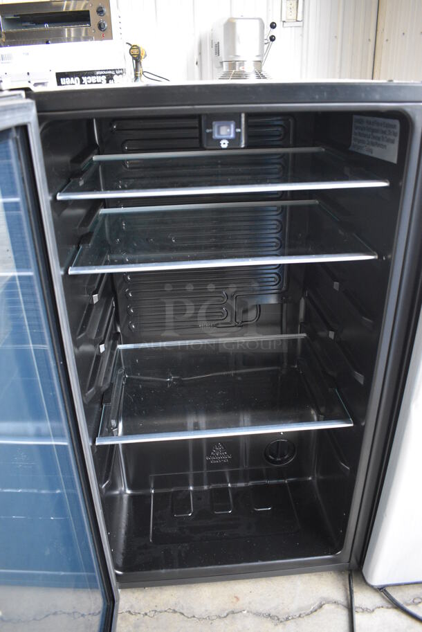 Metal Mini Cooler Merchandiser. 115 Volts, 1 Phase. 19x18x33. Tested and Working! - Image 4 of 5