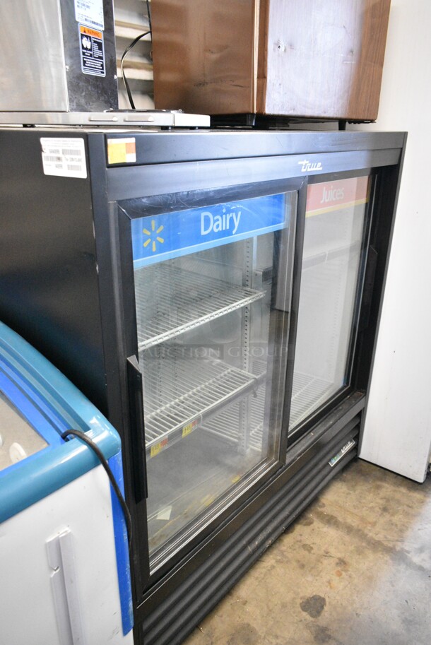 2018 True GDM-41SL-48-HC-LD Metal Commercial 2 Door Reach In Cooler Merchandiser w/ Poly Coated Racks. 115 Volts, 1 Phase. Tested and Powers On But Does Not Get Cold, Appears to be Out of Refrigerant
 - Image 2 of 5